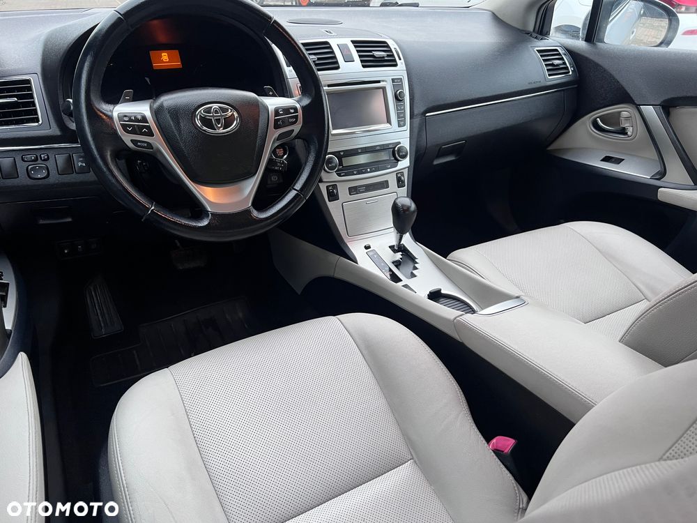 Toyota Avensis 1.8 Premium MS - 18