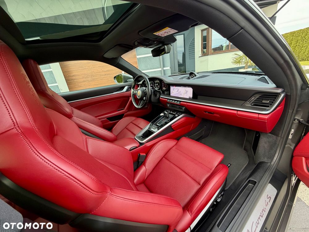 Porsche 911 Carrera 4S - 28