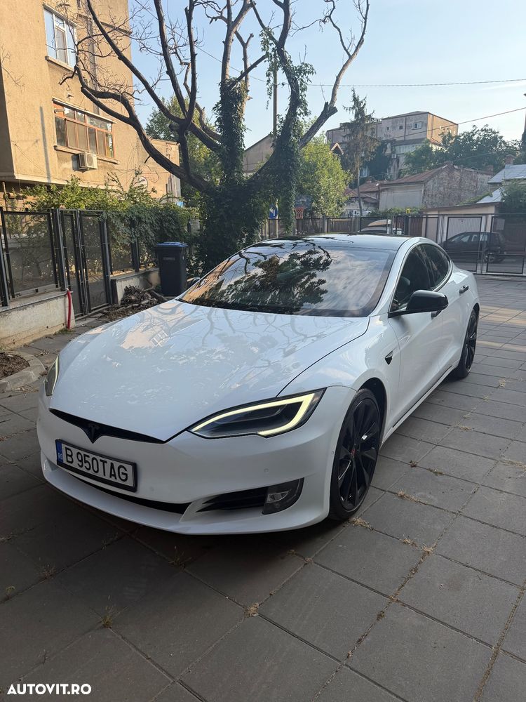 Tesla Model S - 1