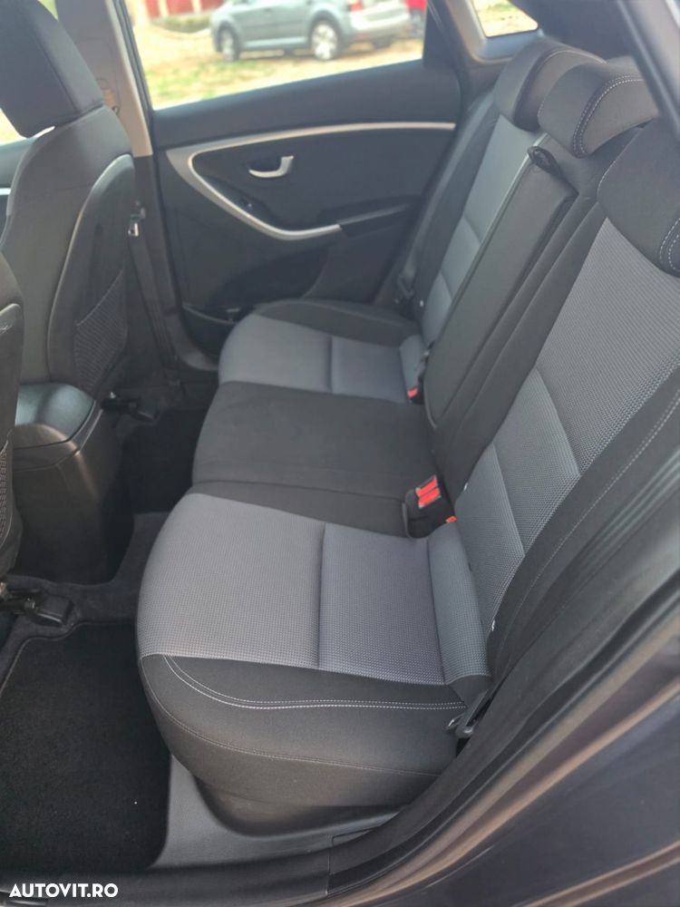 Hyundai i30 blue 1.6 CRDi DCT Passion - 12