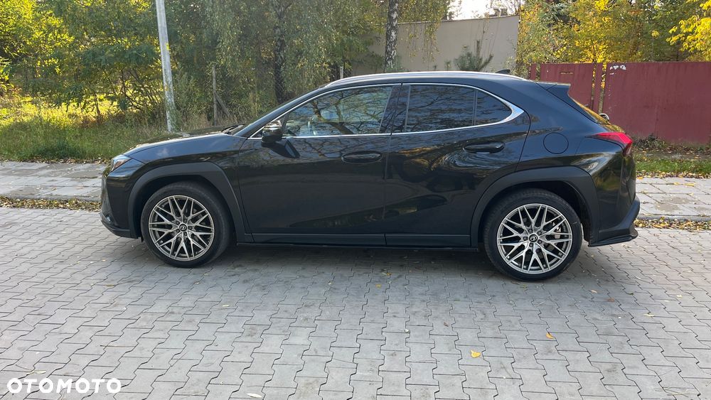 Lexus UX - 5