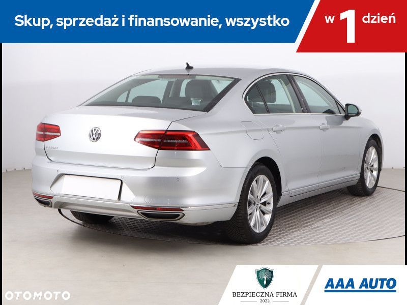 Volkswagen Passat - 6