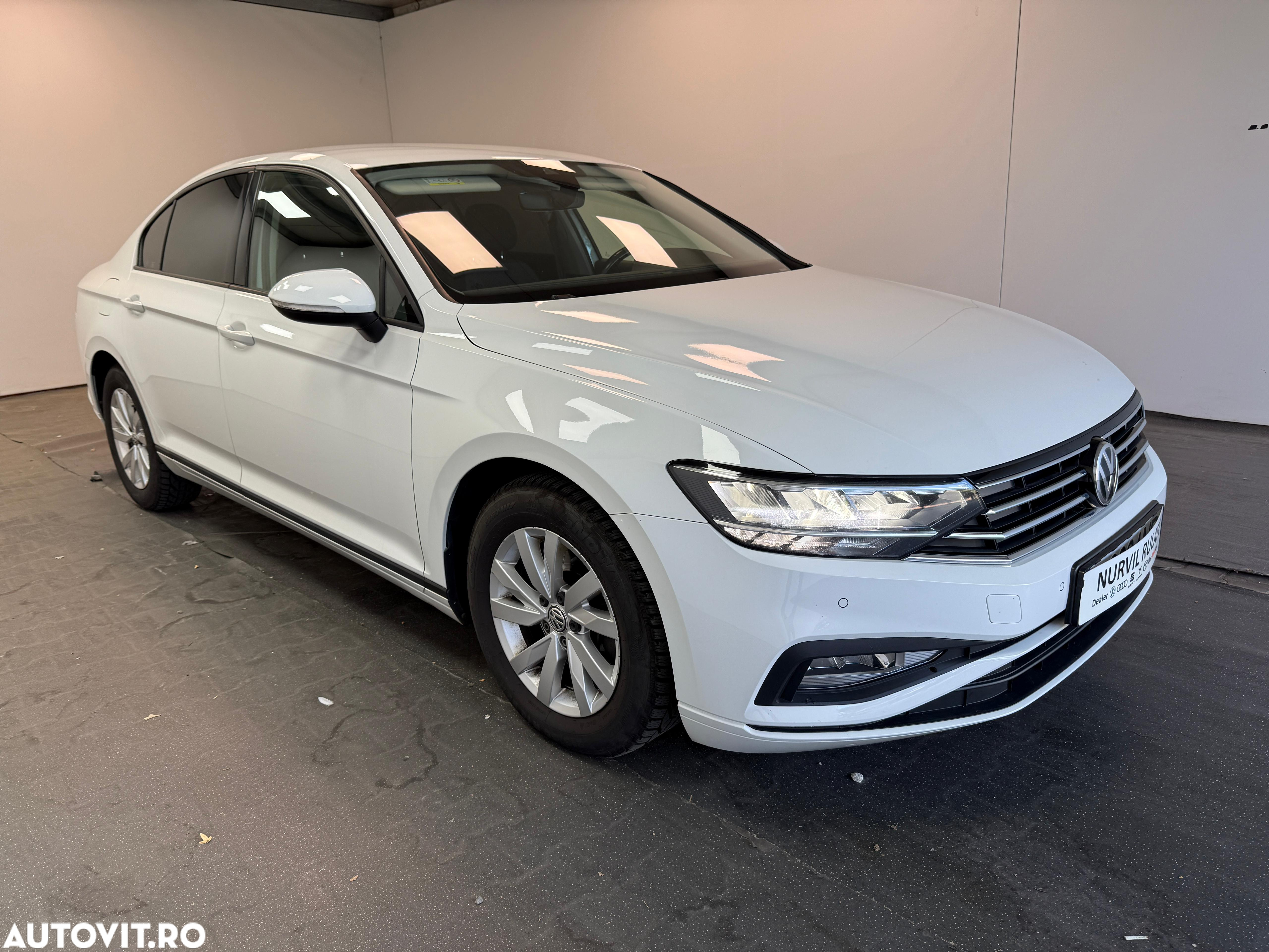 Volkswagen Passat 1.6 TDI DSG Comfortline - 16