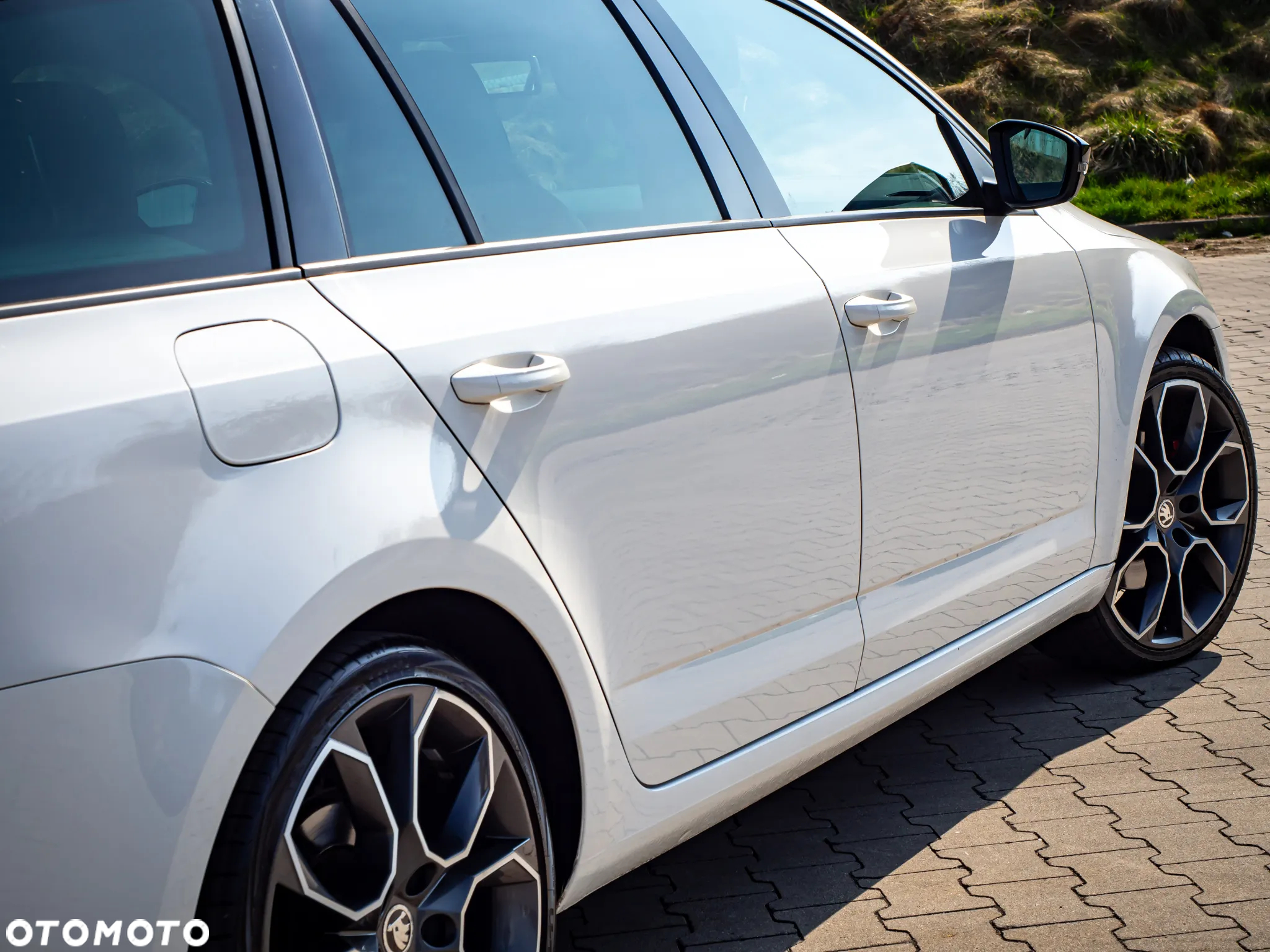 Skoda Octavia Combi 2.0 TDI DSG RS - 16