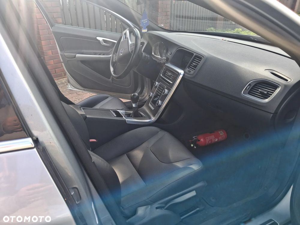 Volvo S60 D2 Edition - 11