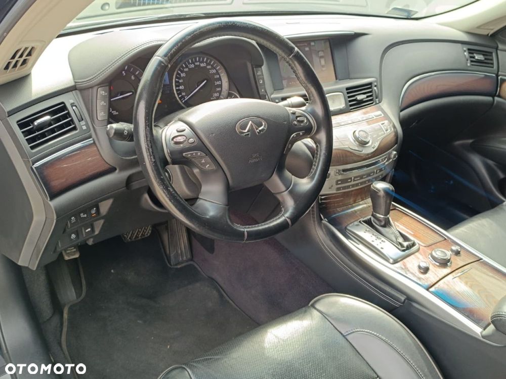 Infiniti Q70 - 6