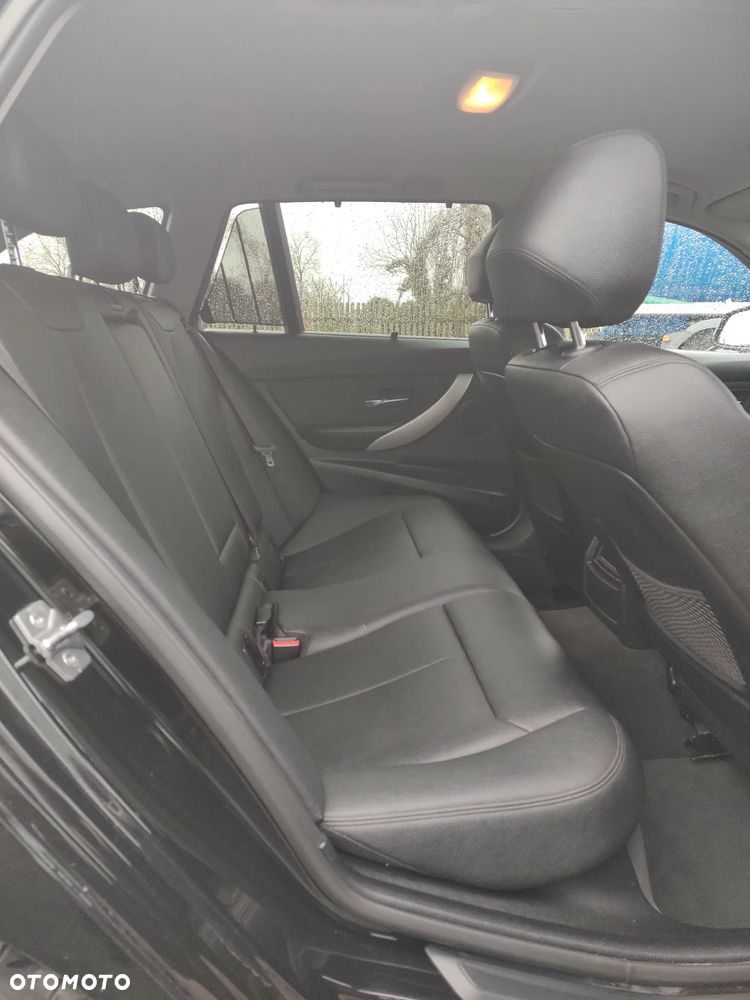 BMW Seria 3 318d Sport Line - 10