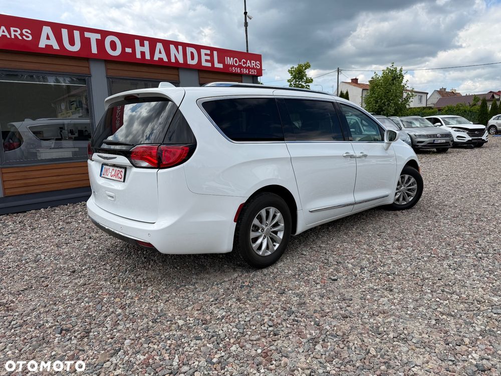 Chrysler Pacifica - 3
