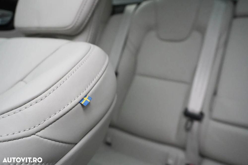 Volvo XC 60 Recharge T8 AWD AT Ultimate Dark - 26