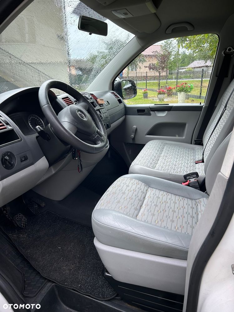 Volkswagen Caravelle - 7