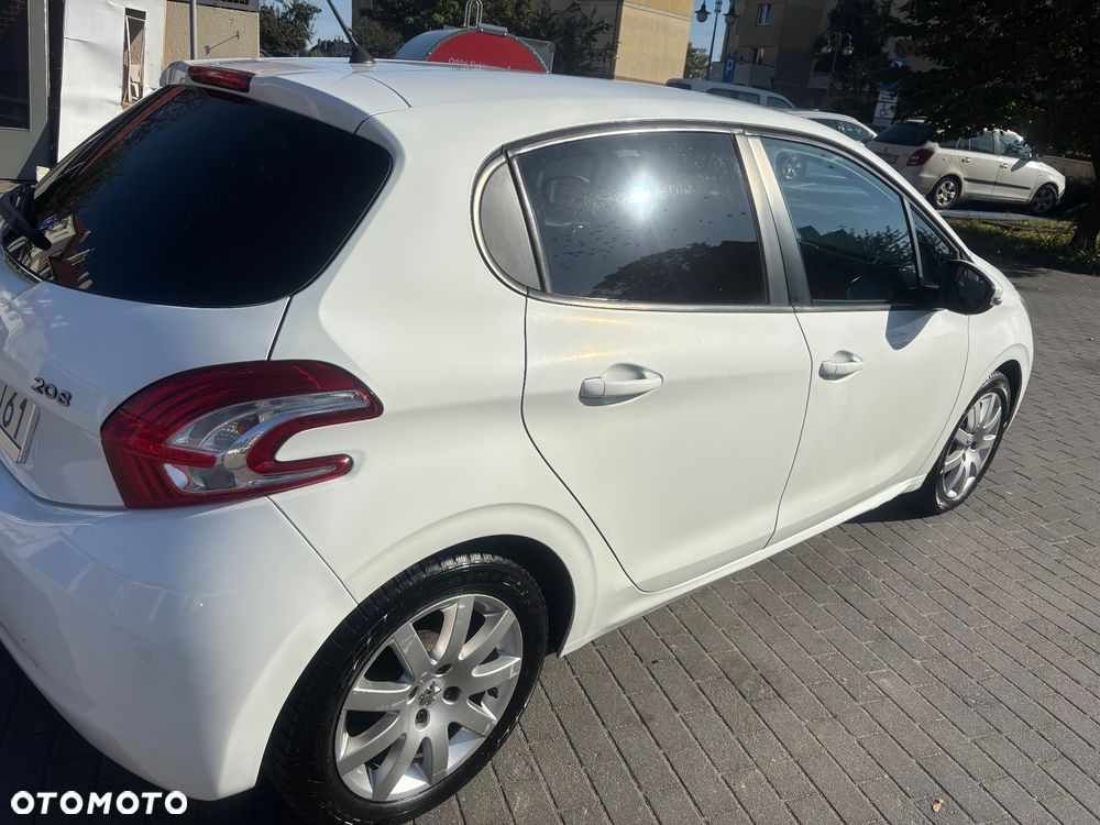 Peugeot 208 2012 photo 5
