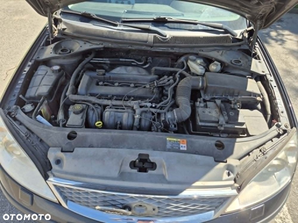 Ford Mondeo 2.0 Ghia - 12