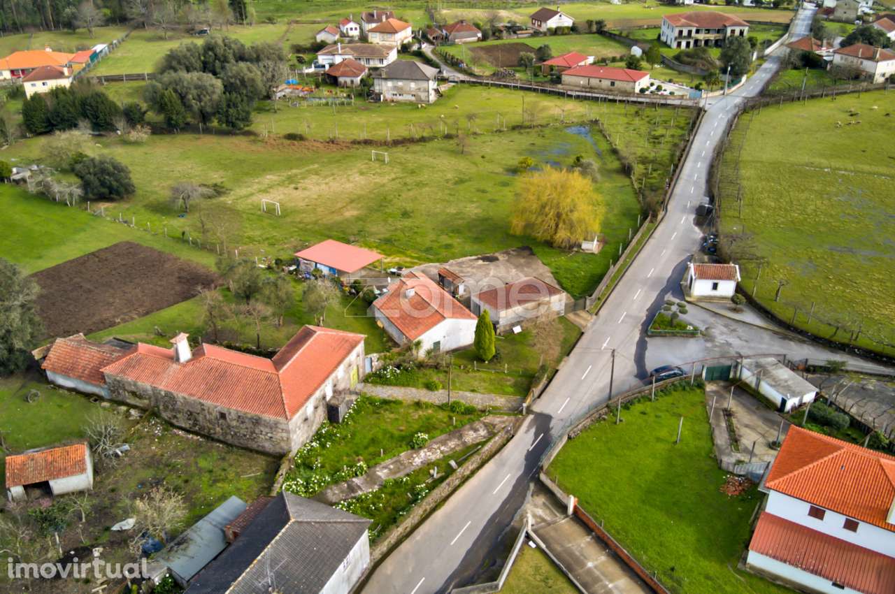 Moradia T3 com terreno de 7048 M2 em Vilar das Almas, Ponte de Lima - Grande imagem: 2/42