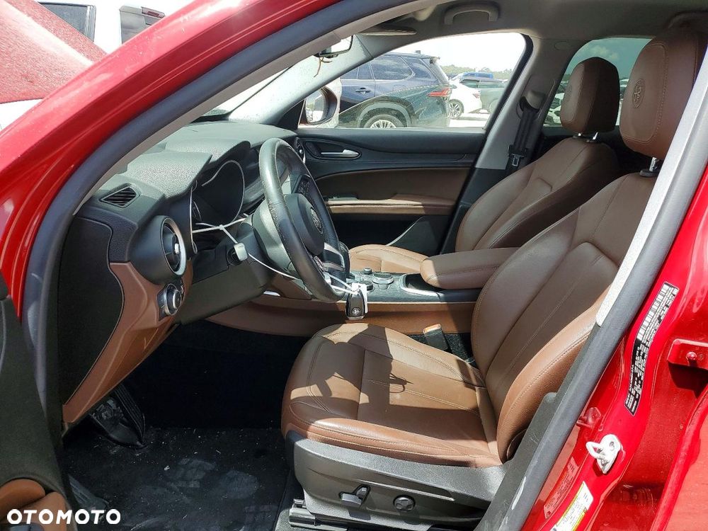 Alfa Romeo Stelvio - 8