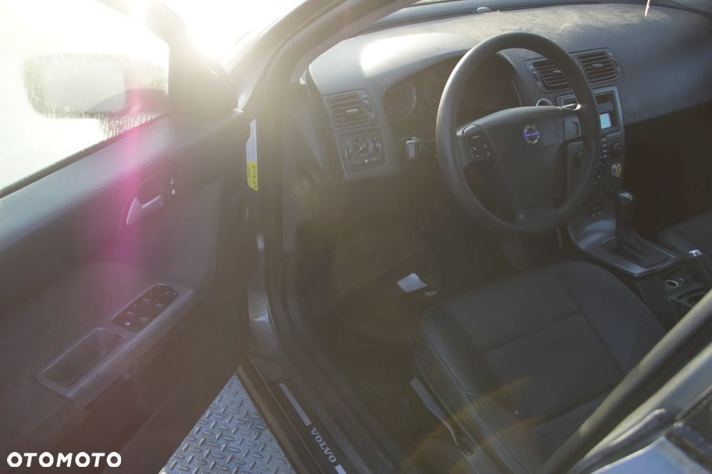 Auto na części - Volvo S40 II 1.6 D 109 KM D4164T MTX75 455 2006R Silnik Skrzynia Drzwi Błotnik Klapa Zderzak Lusterko Szyba Klamka Deska Kokpit Sterownik Moduł Czujnik Licznik Kierownica Wyświetlacz Panel - 10