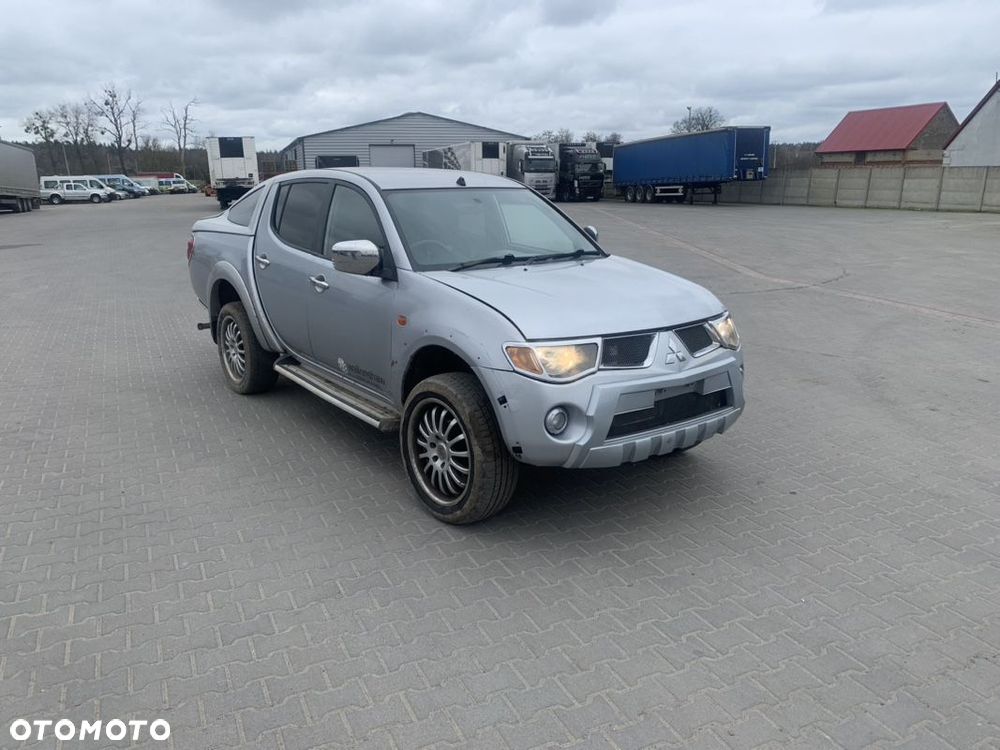 Mitsubishi L200 Pick Up 4x4 S&S Double Cab Intro Edition II - 26