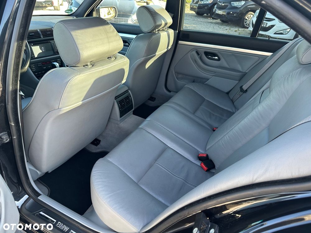 BMW Seria 5 525i - 23