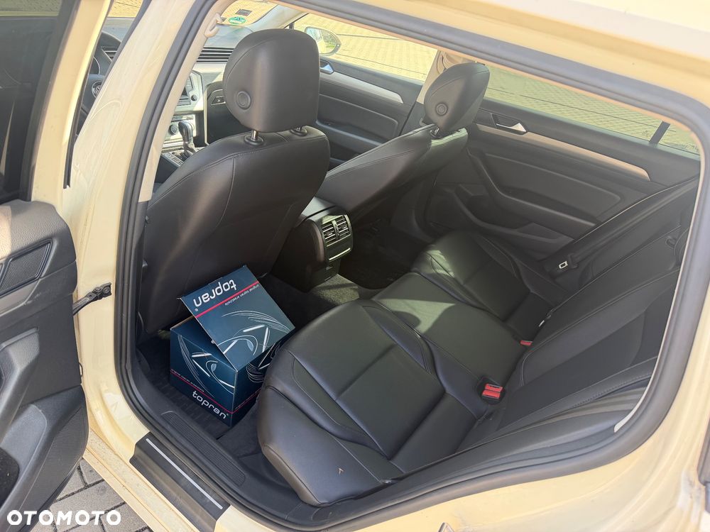 Volkswagen Passat 2.0 TDI SCR DSG - 11