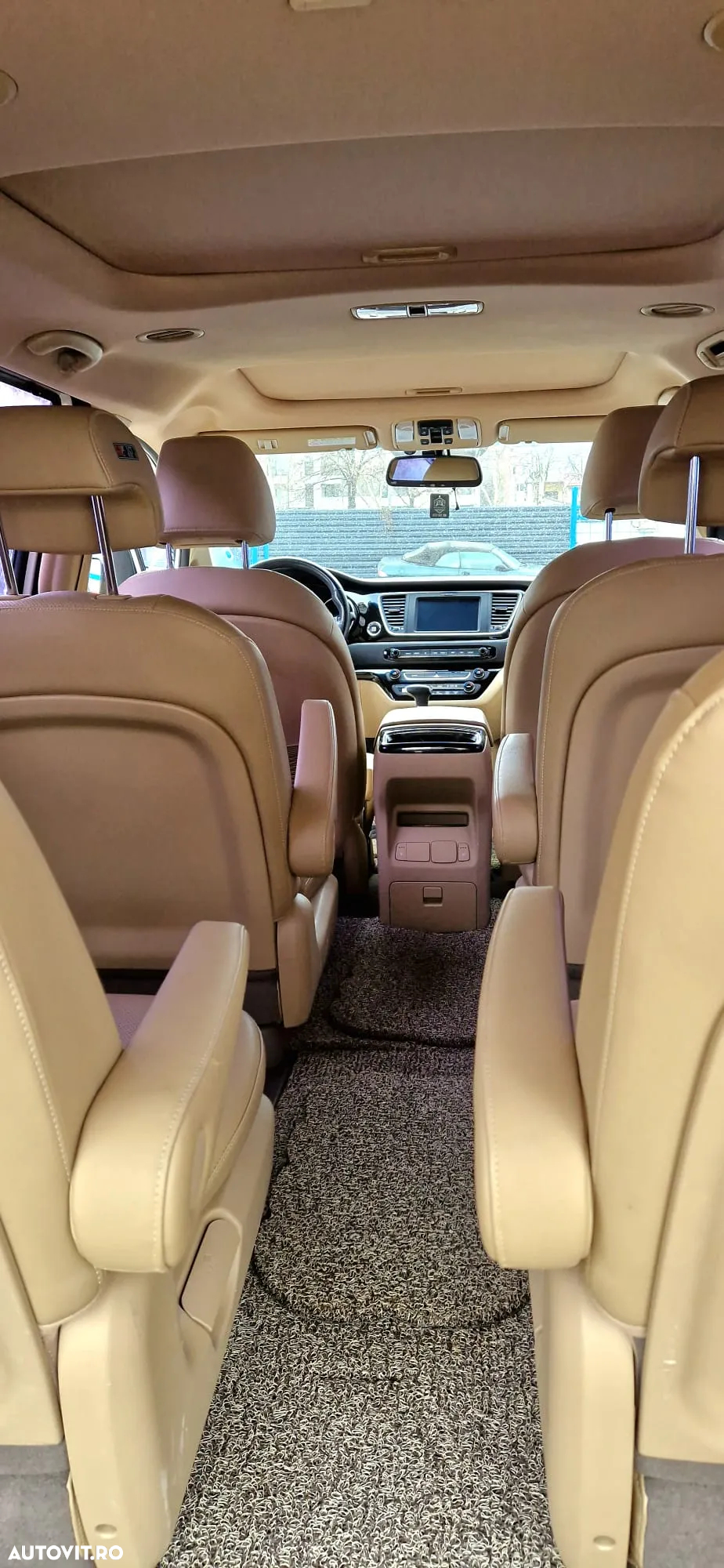 Kia Carnival - 25