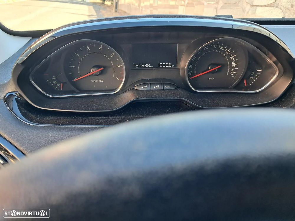 Peugeot 208 - 12