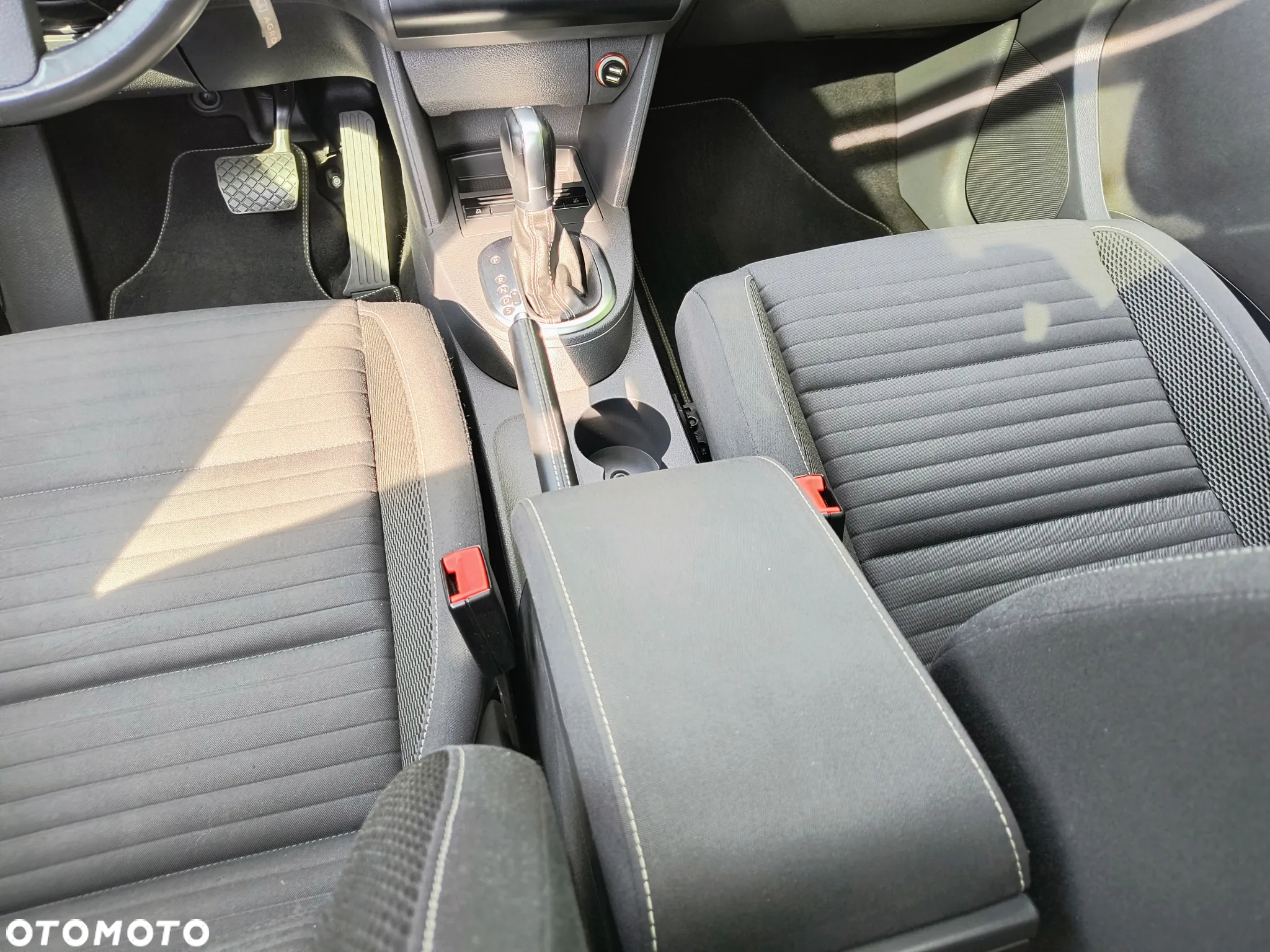 Volkswagen Touran 1.4 TSI DSG Cup - 23