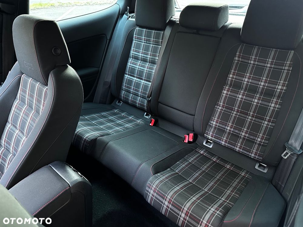 Volkswagen Golf 2.0 TSI 4Mot R - 27
