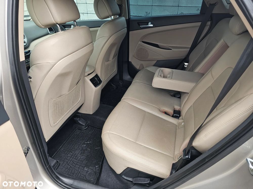Hyundai Tucson 1.7 CRDI BlueDrive Style 2WD - 10