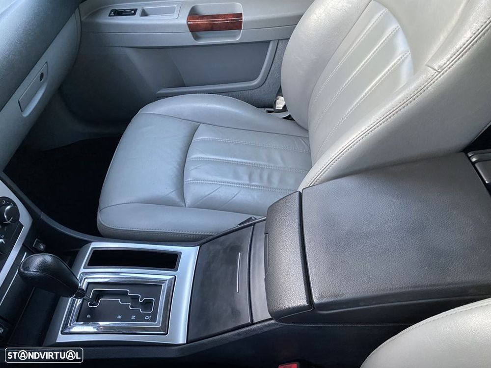 Chrysler 300 C Touring 3.0 CRD - 33