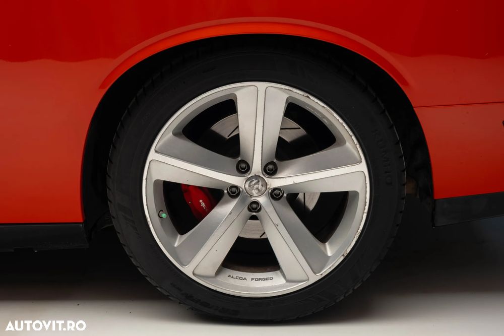Dodge Challenger - 12