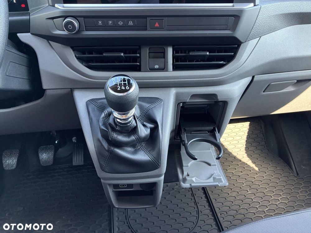 Volkswagen Transporter Furgon L2H1, 2.0 TDI 150 KM manual r. o. 3500 - 30