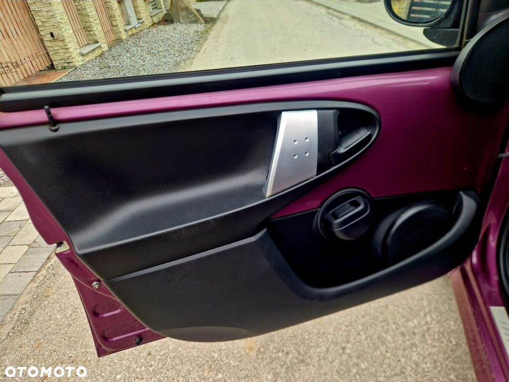 Peugeot 107 (70) 68 envy - 16