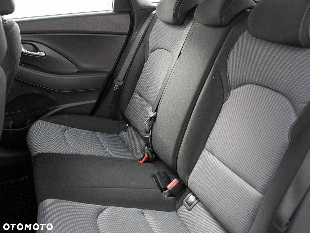 Hyundai i30 1.5 DPI Classic + - 23