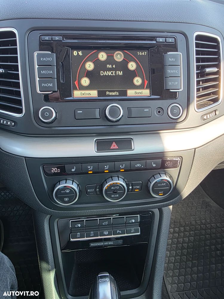 Volkswagen Sharan 2.0 TDI DSG BlueMotion Technology Highline - 21