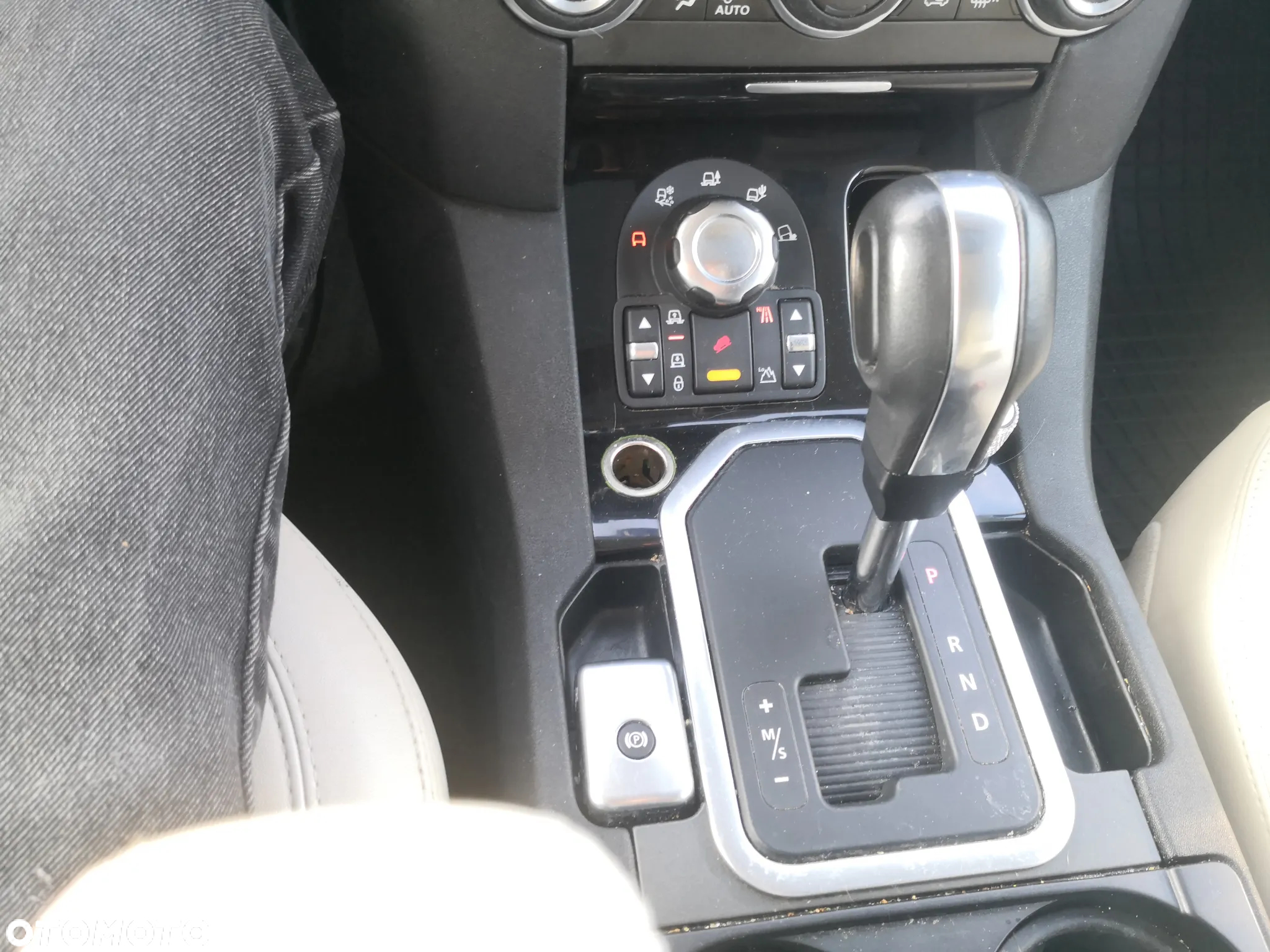 Land Rover Discovery IV 5.0 V8 HSE - 23