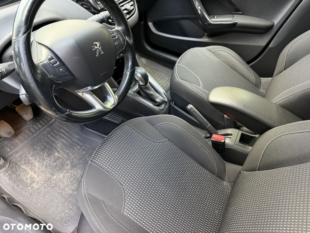 Peugeot 208 1.2 PureTech Allure - 7