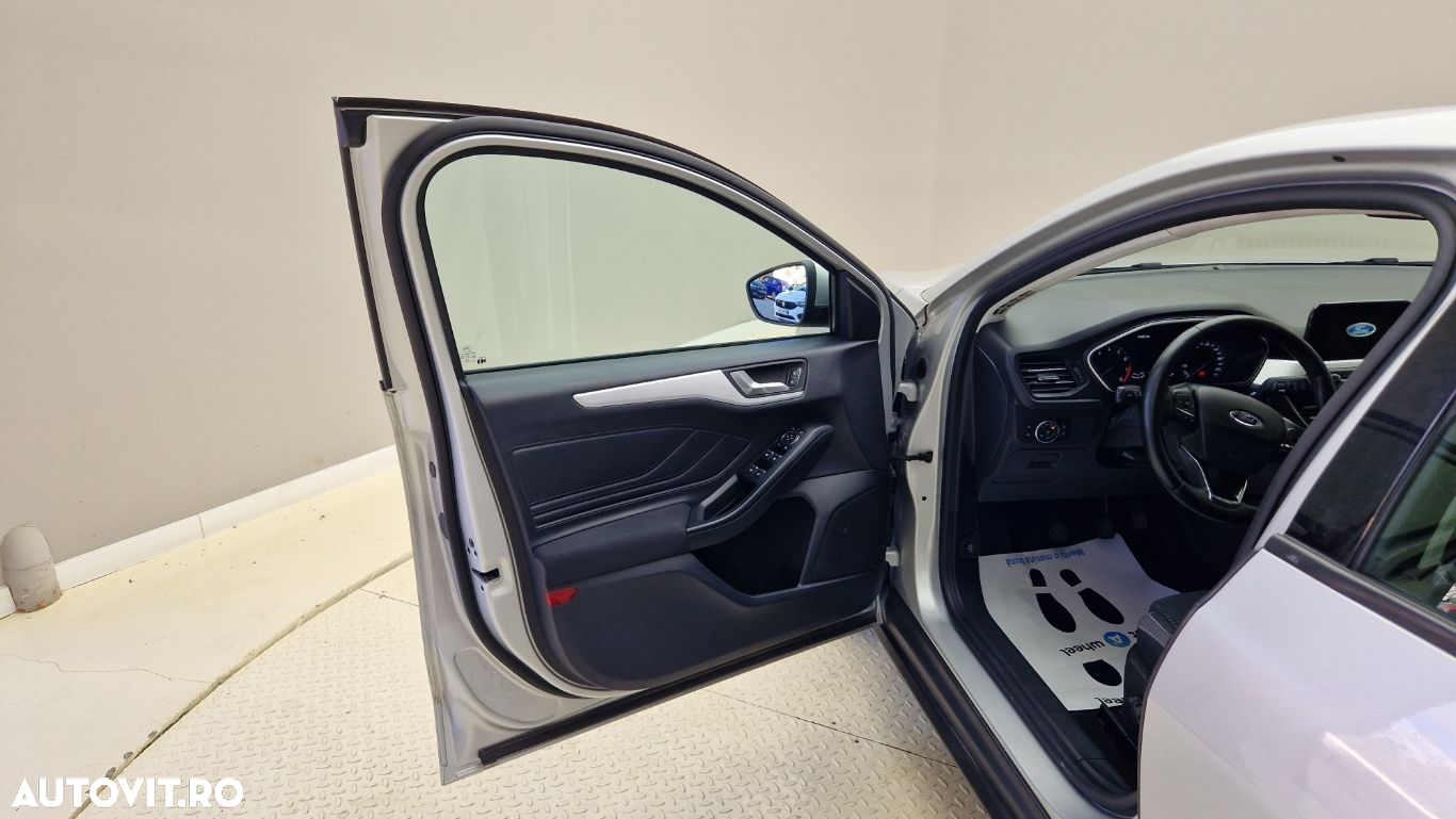 Ford Focus - 11
