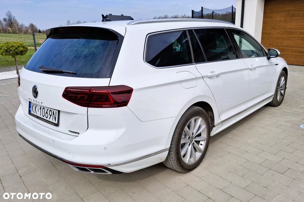 Volkswagen Passat Variant 2.0 TDI SCR DSG 4Motion Elegance - 4
