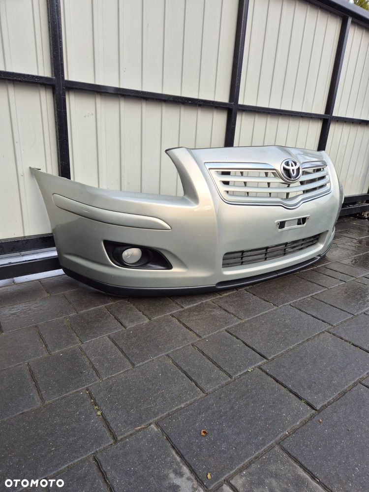 Zderzak przód przedni Toyota Avensis T25 Lift rok 07 kod lak 6T1 - 2