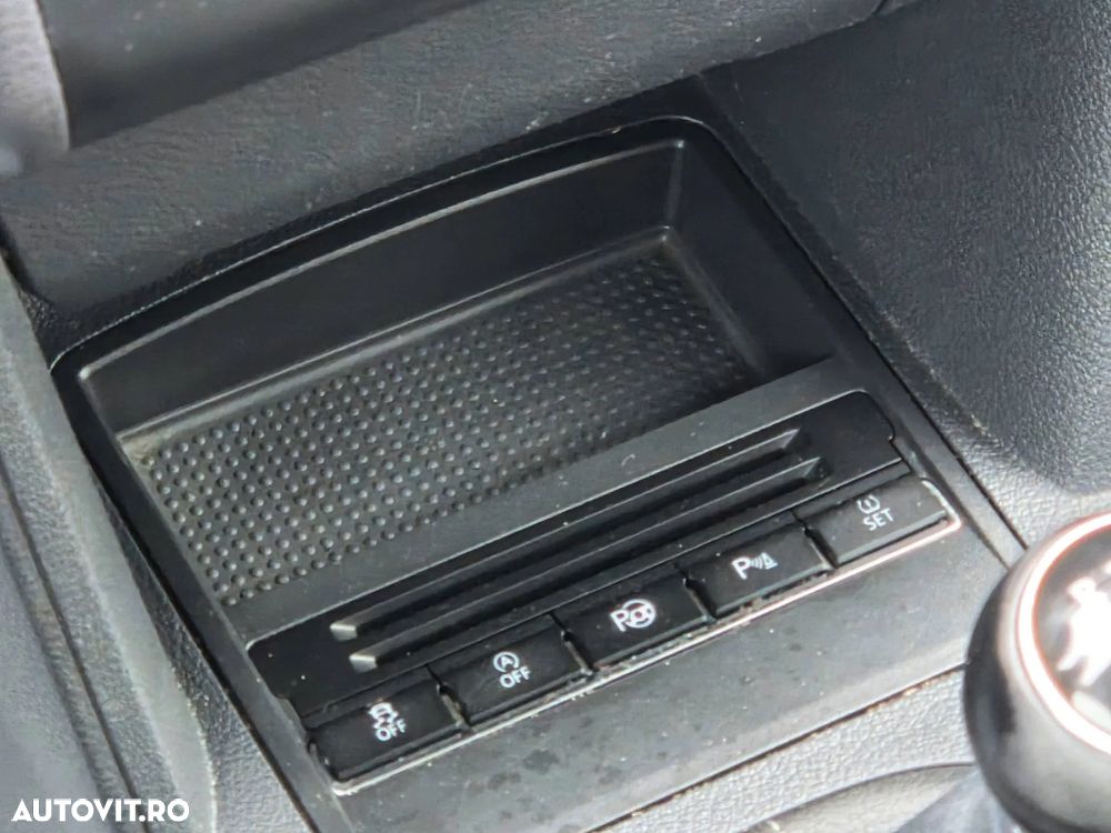 Volkswagen Touran 1.6 TDI DPF BlueMotion Technology STYLE - 23