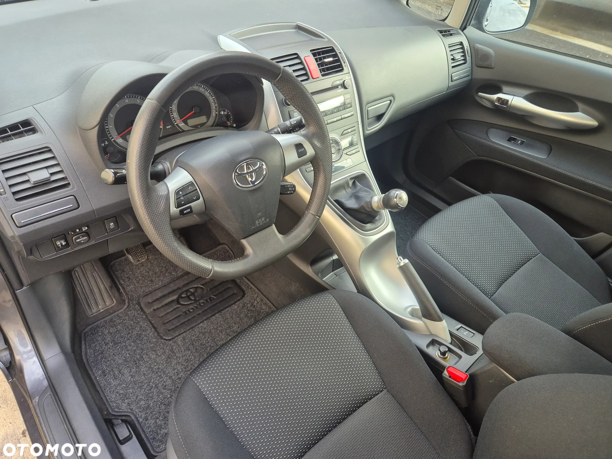 Toyota Auris 1.6 Executive - 10