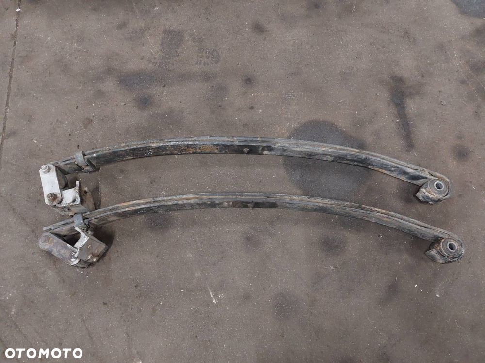 RESOR PIÓROWY TYŁ KOMPLET RENAULT TRAFIC I 89-00 2 PIÓROWY - 1