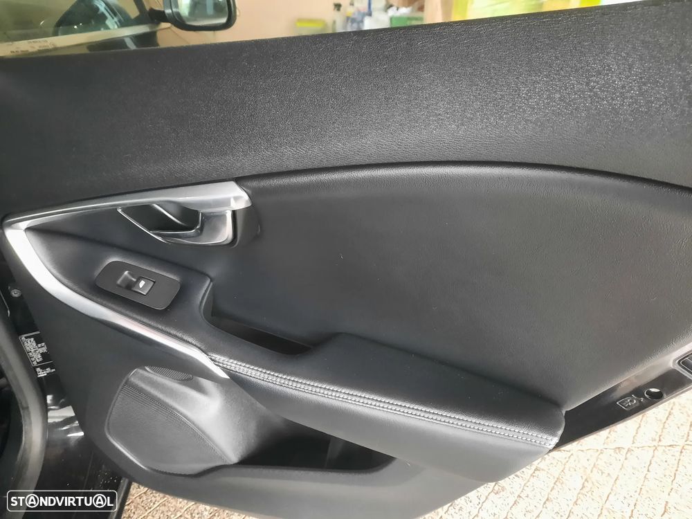 Volvo V40 D2 Geartronic RDesign - 17
