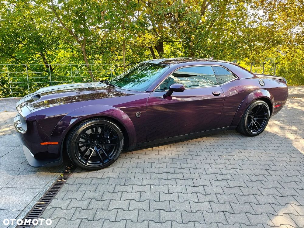 Dodge Challenger - 12