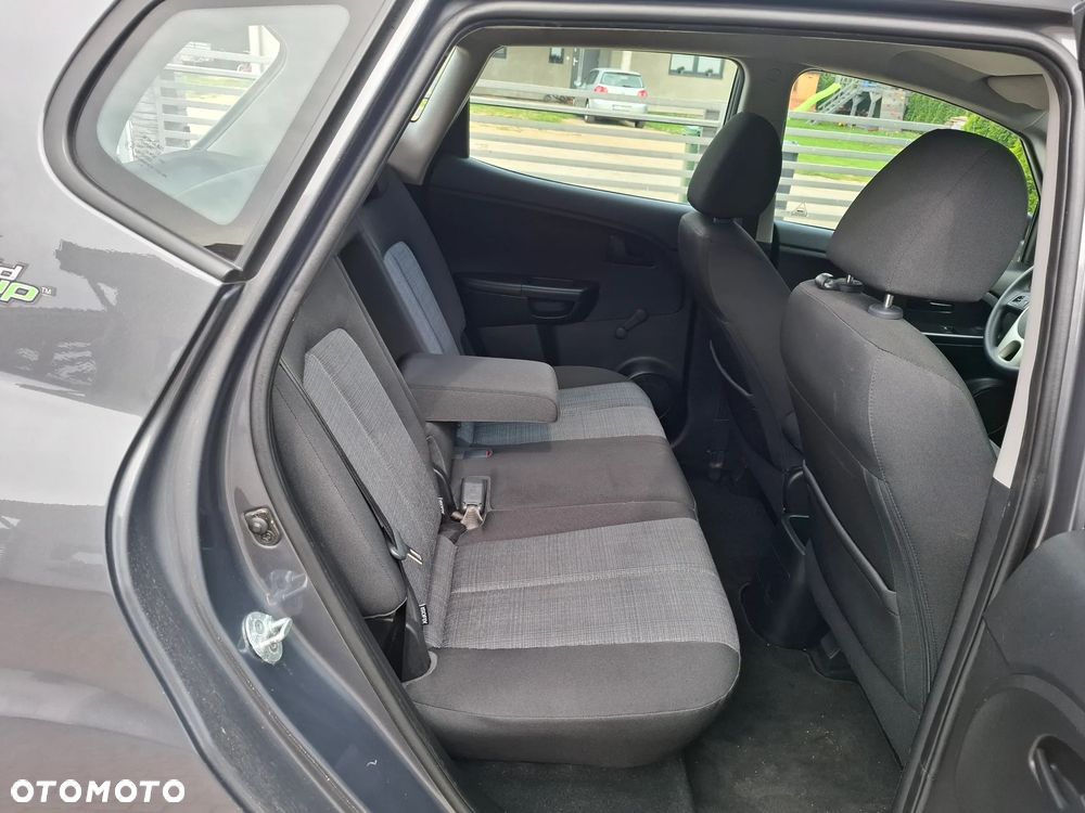Kia Venga 1.4 CVVT UEFA EURO 2016 - 8
