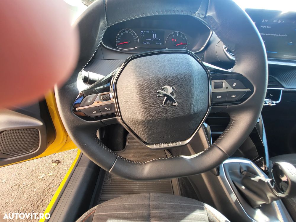 Peugeot 208 1.2 L PureTech STT Active - 11