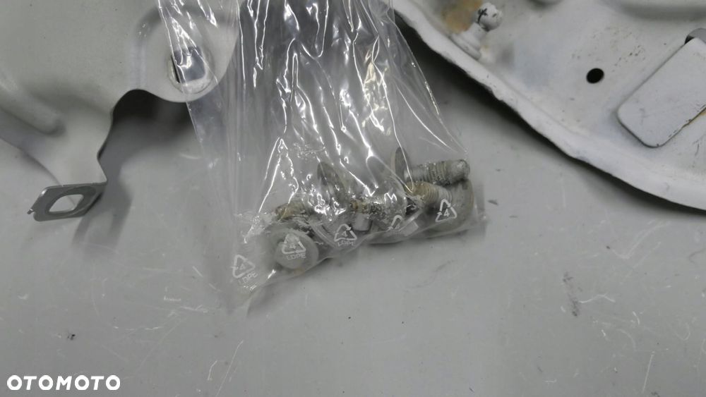 bmw x1 f48 mocowanie błotnika prawego 7427130 7355992 7427136 - 4