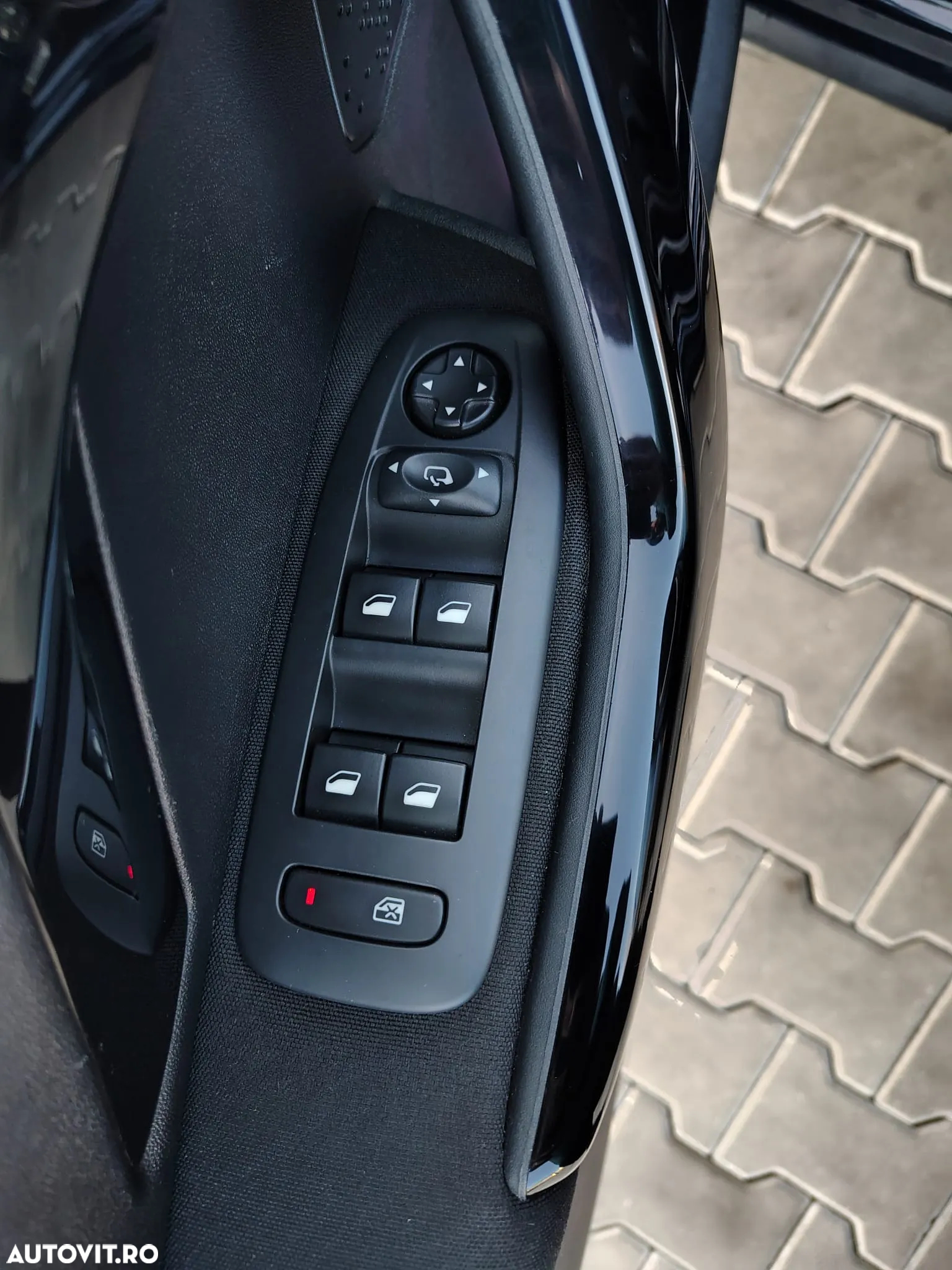 Peugeot 208 1.2 L PureTech Turbo Allure Aut. - 7