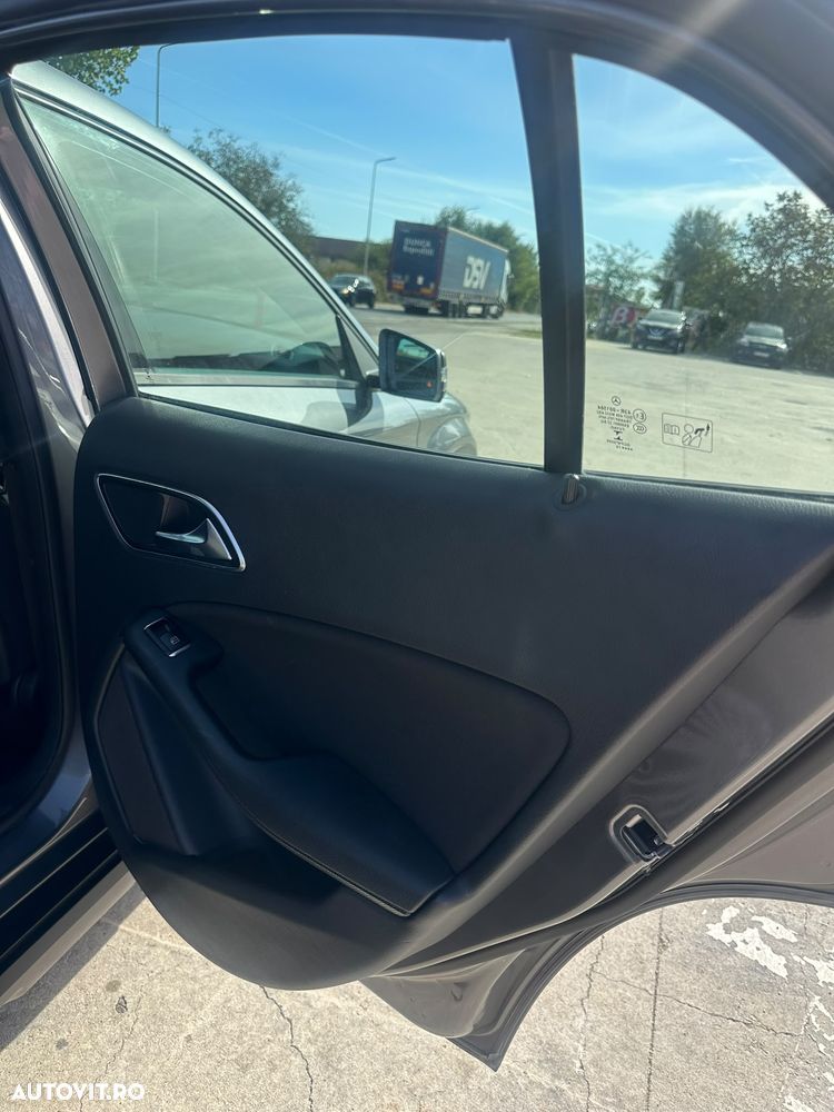 Mercedes-Benz GLA 180 d - 19