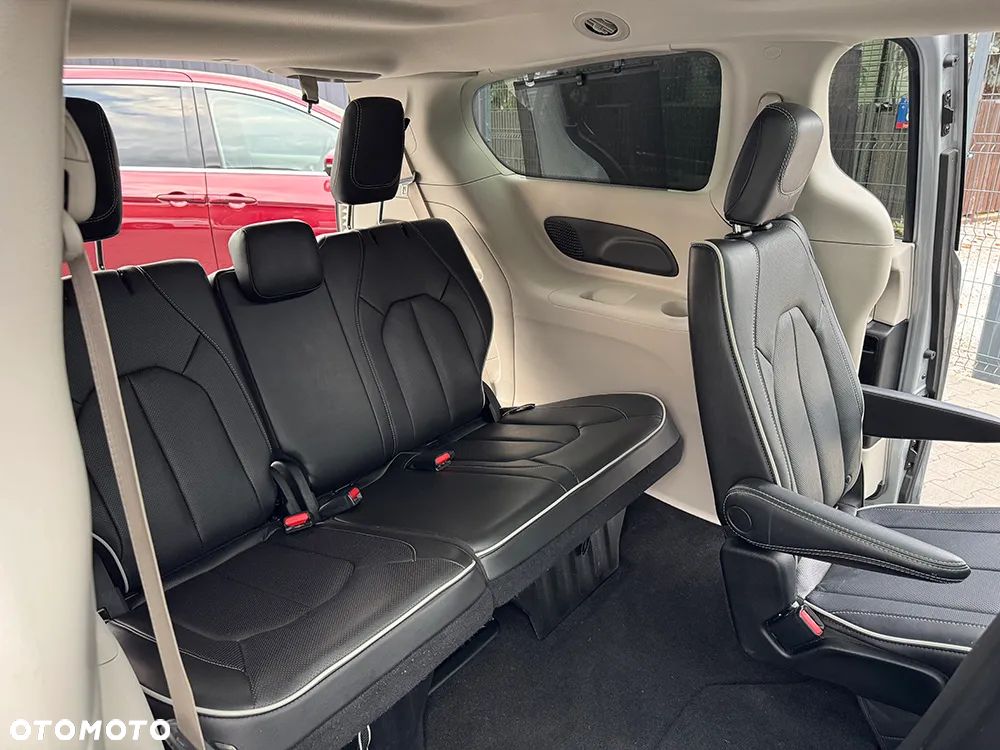 Chrysler Pacifica - 21