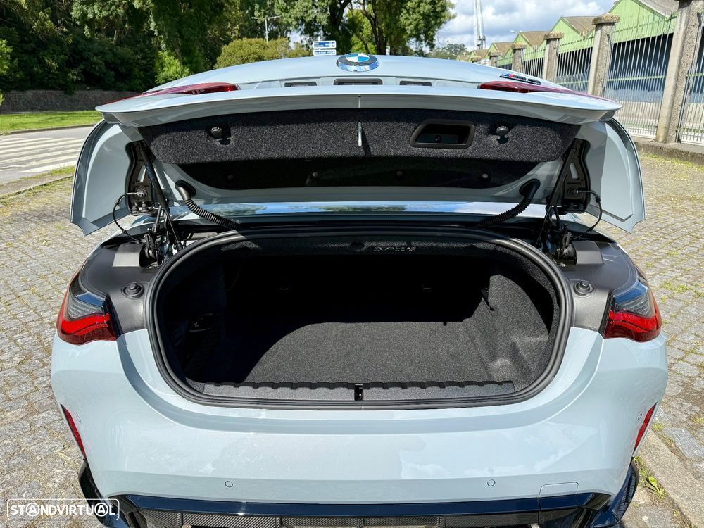 BMW M4 Competition M xDrive - 12